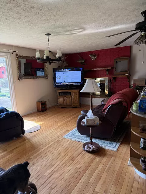 Living - 2572 State Hwy 806, Eolia, KY 40826 photo 3 of 3