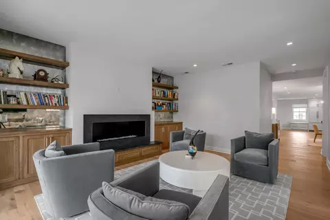 Living - 224 Chenault Rd, Lexington, KY 40502 photo 5 of 11