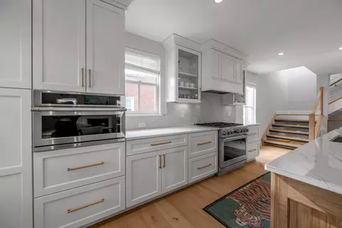 Kitchen - 224 Chenault Rd, Lexington, KY 40502 photo 7 of 12