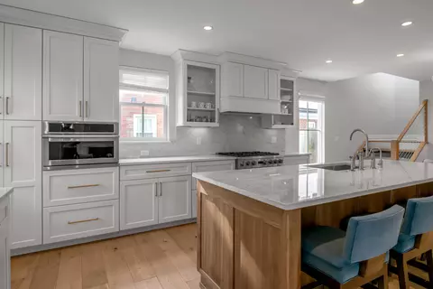 Kitchen - 224 Chenault Rd, Lexington, KY 40502 photo 6 of 12