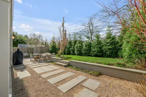Exterior - 224 Chenault Rd, Lexington, KY 40502 photo 14 of 19