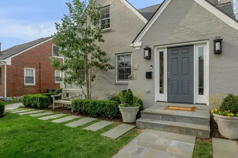 Exterior - 224 Chenault Rd, Lexington, KY 40502 photo 7 of 19