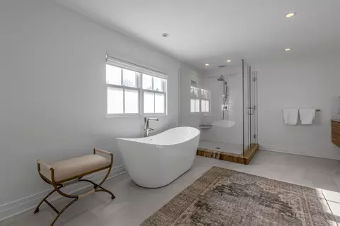 Bath - 224 Chenault Rd, Lexington, KY 40502 photo 6 of 12