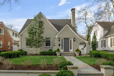 Exterior - 224 Chenault Rd, Lexington, KY 40502 photo 2 of 19