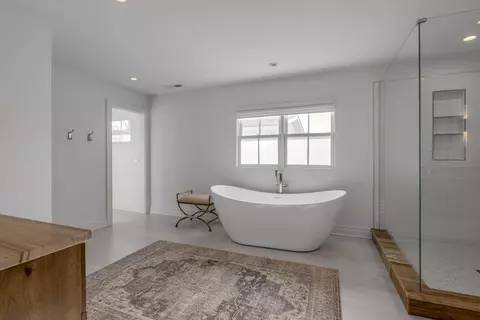 Bath - 224 Chenault Rd, Lexington, KY 40502 photo 3 of 12