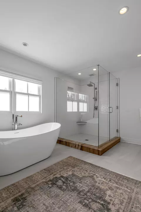 Bath - 224 Chenault Rd, Lexington, KY 40502 photo 8 of 12