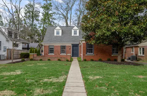211 Chenault Rd, Lexington, KY 40502