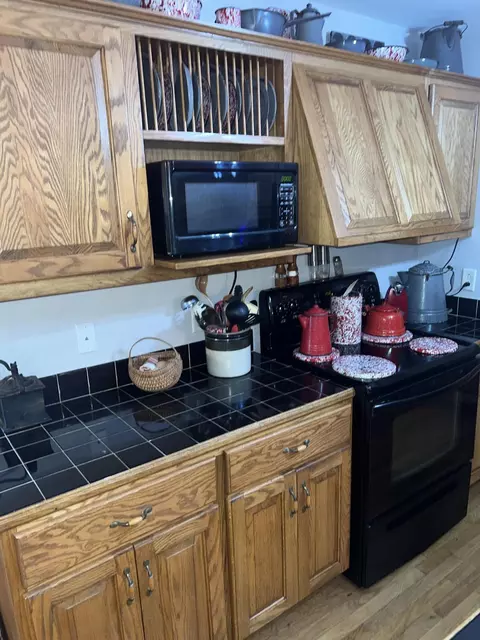 Kitchen - 7295 NW Energy Rd, Ewing, KY 41039 photo 2 of 5