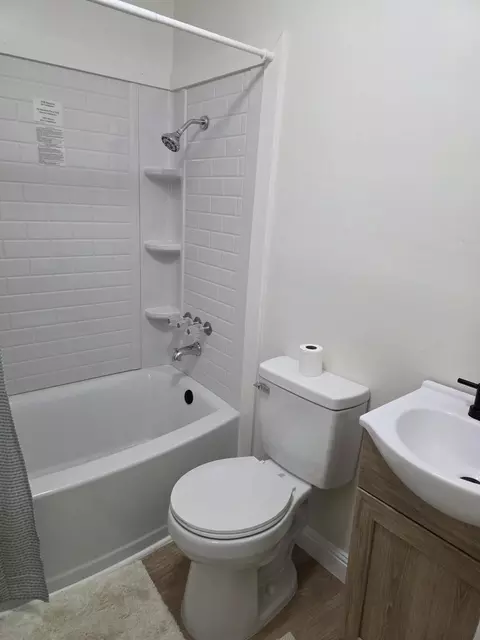 Bath - 720 Green St, Corbin, KY 40701 photo 2 of 2
