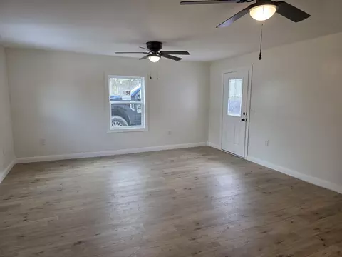 Living - 720 Green St, Corbin, KY 40701 photo 1 of 4