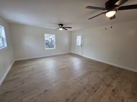 Living - 720 Green St, Corbin, KY 40701 photo 4 of 4