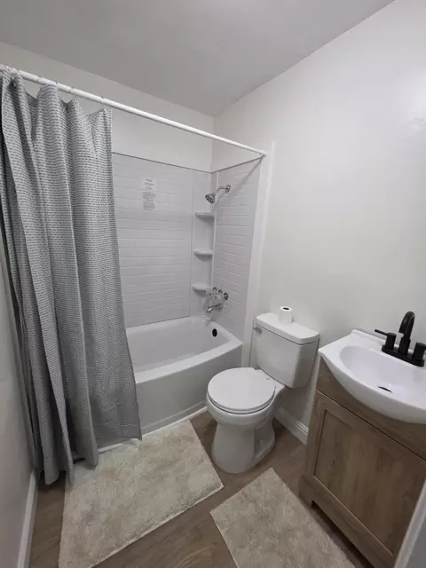Bath - 720 Green St, Corbin, KY 40701 photo 1 of 2
