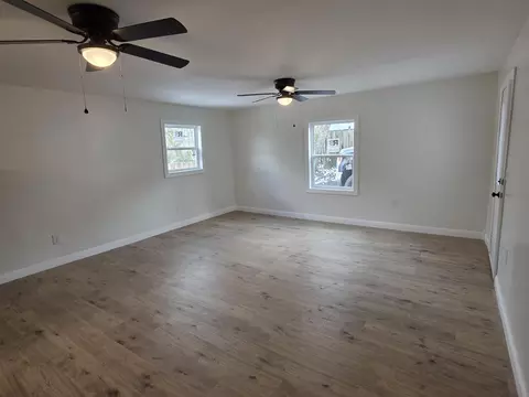 Living - 720 Green St, Corbin, KY 40701 photo 3 of 4
