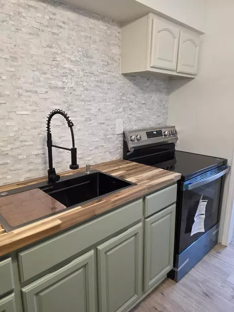 Kitchen - 720 Green St, Corbin, KY 40701 photo 4 of 4