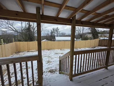 Exterior - 720 Green St, Corbin, KY 40701 photo 3 of 6