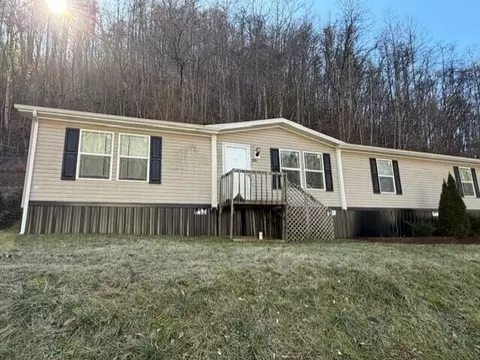 606 Harolds Br, Pikeville, KY 41501