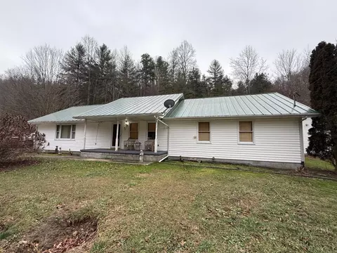 47 Orchard Br Rd, Oil Springs, KY 41238