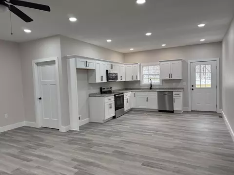 Kitchen - 769 Pine Tree Rd, Nancy, KY 42544 photo 3 of 4