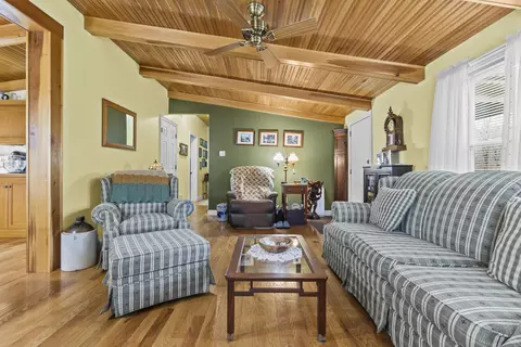 Living - 147 Clearfork Rd, Morehead, KY 40351 photo 3 of 3