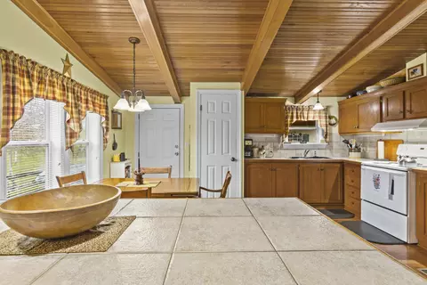Kitchen - 147 Clearfork Rd, Morehead, KY 40351 photo 2 of 4