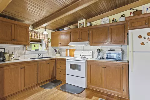 Kitchen - 147 Clearfork Rd, Morehead, KY 40351 photo 3 of 4