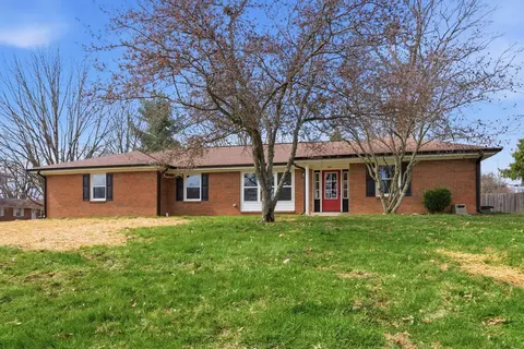 102 Bayberry Rd, Versailles, KY 40383