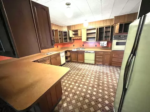 Kitchen - 370 Chestnut St, Benham, KY 40807 photo 1 of 2
