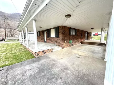 Exterior - 370 Chestnut St, Benham, KY 40807 photo 9 of 10