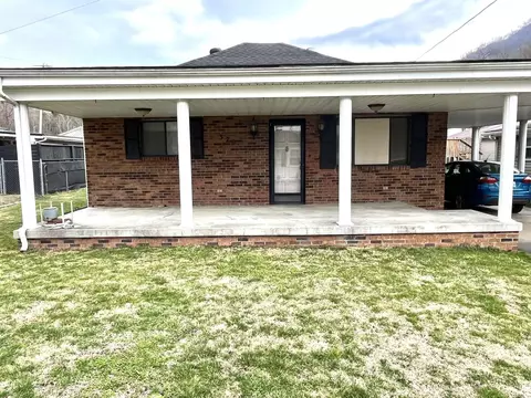 370 Chestnut St, Benham, KY 40807