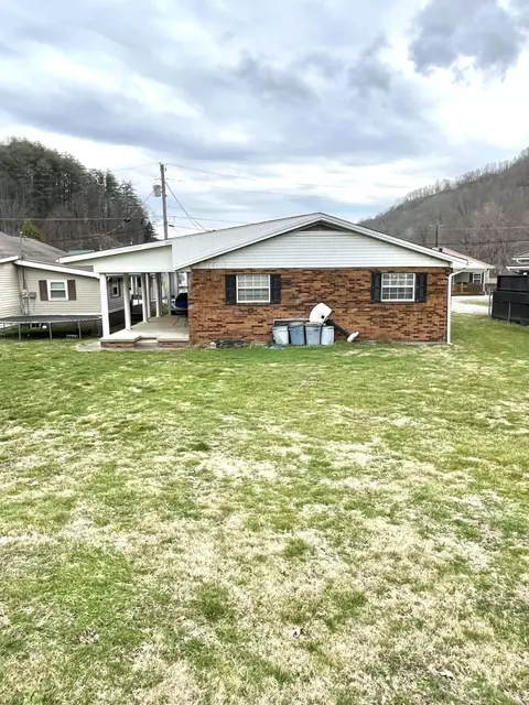 Exterior - 370 Chestnut St, Benham, KY 40807 photo 6 of 10
