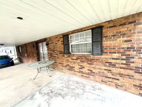 Exterior - 370 Chestnut St, Benham, KY 40807 photo 3 of 10