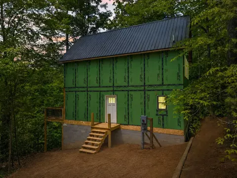 57 Middle Ridge Rd, Campton, KY 41301