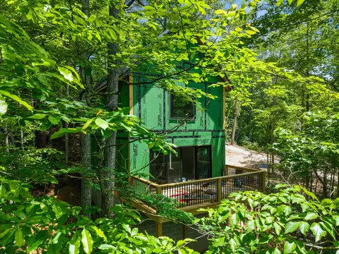 57 Middle Ridge Rd, Campton, KY 41301