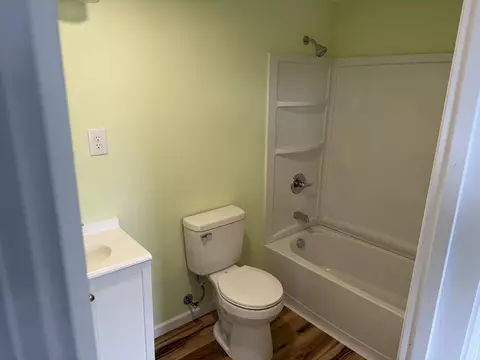 Bath - 930 Auger Springs Rd, Corbin, KY 40701 photo 3 of 3