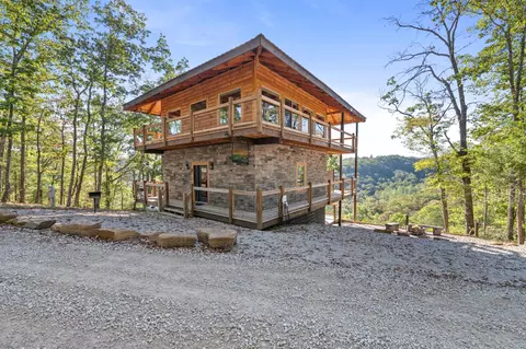 914 Forest View Dr, Frenchburg, KY 40322