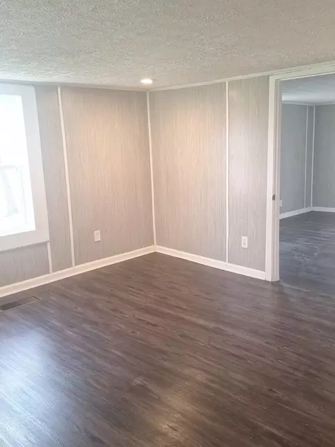 Living - 65 Haskew Ave, Corbin, KY 40701 photo 1 of 1