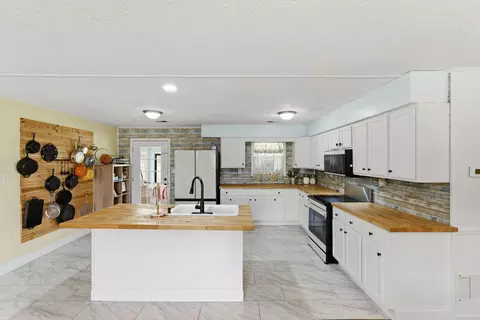 10494 Battlefield Memorial Hwy, Berea, KY 40403