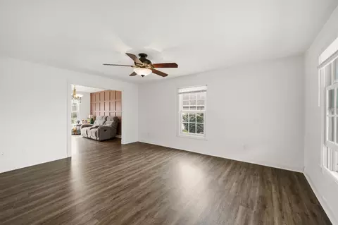 Living - 307 Brookgreen Dr, Berea, KY 40403 photo 1 of 4