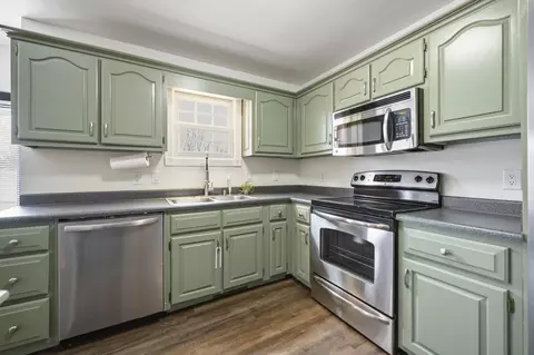 Kitchen - 307 Brookgreen Dr, Berea, KY 40403 photo 4 of 5