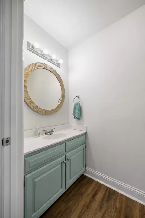 Bath - 307 Brookgreen Dr, Berea, KY 40403 photo 1 of 5