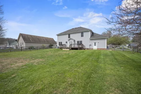Exterior - 307 Brookgreen Dr, Berea, KY 40403 photo 4 of 6