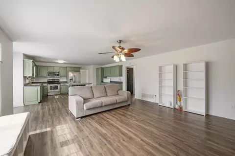 Living - 307 Brookgreen Dr, Berea, KY 40403 photo 4 of 4