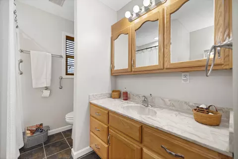 Bath - 184 Keith Dr, Berea, KY 40403 photo 4 of 6