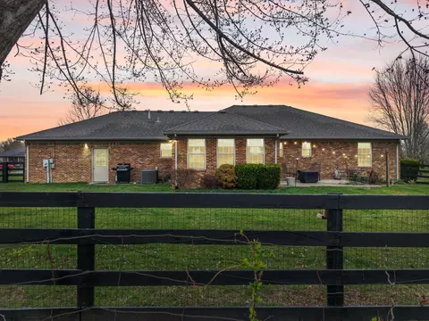 Exterior - 184 Keith Dr, Berea, KY 40403 photo 2 of 8