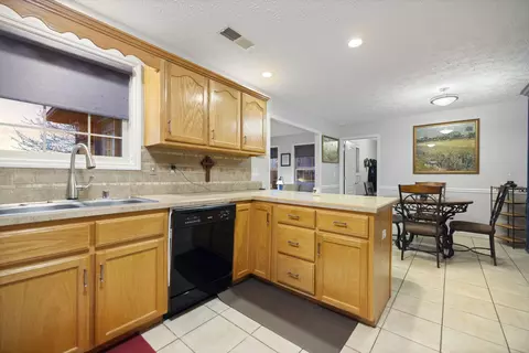Kitchen - 184 Keith Dr, Berea, KY 40403 photo 3 of 3