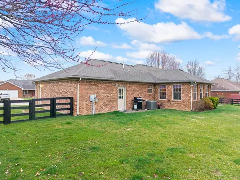 Exterior - 184 Keith Dr, Berea, KY 40403 photo 6 of 8