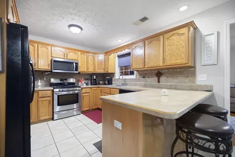 Kitchen - 184 Keith Dr, Berea, KY 40403 photo 1 of 3
