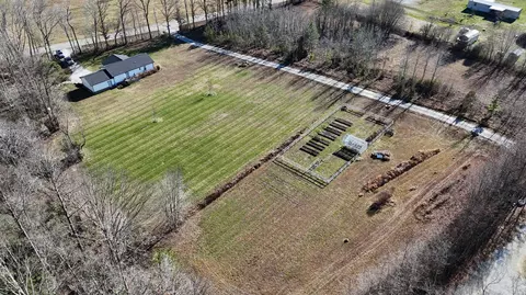 9999 Level Green Rd, Corbin, KY 40701
