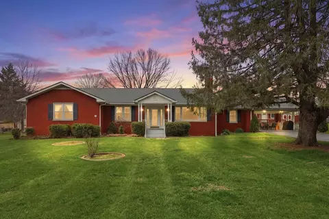508 S Main St, Versailles, KY 40383