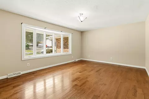 Living - 1388 Oak Ridge Rd, Corbin, KY 40701 photo 7 of 14